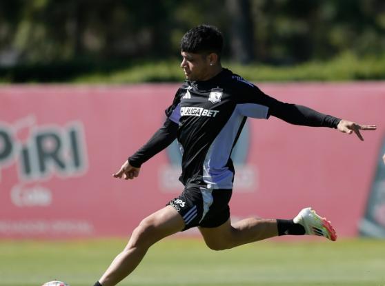 Claudio Aquino en su primer entrenamiento con el Cacique