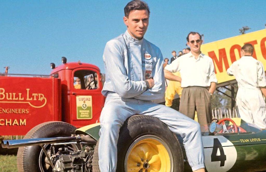 Jim Clark sentado al volante de su Lotus F1.