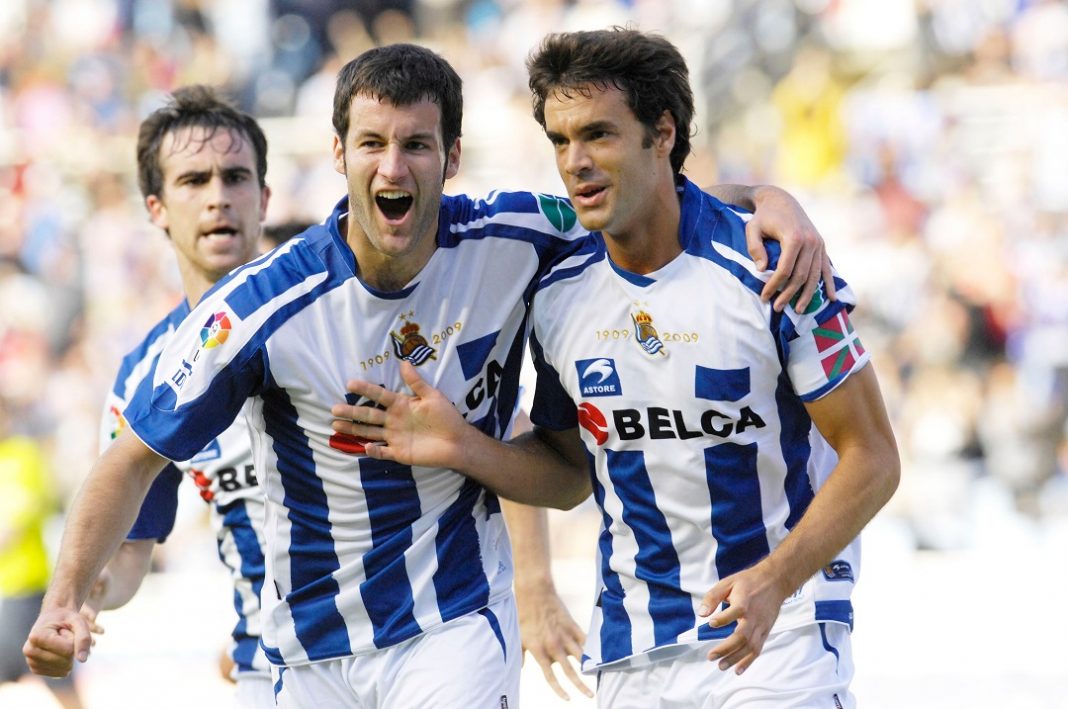 Jugadores de la Real Sociedad celebrando.