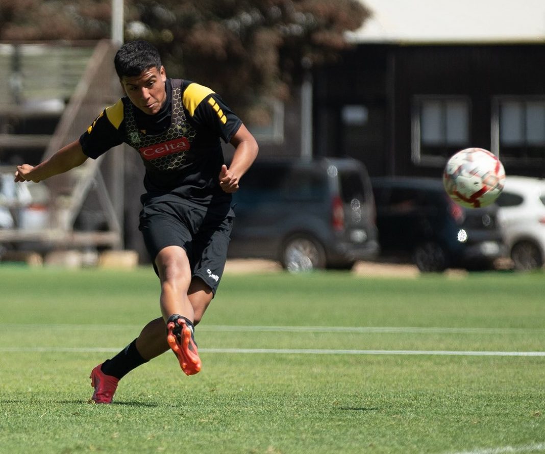 Jugador de Coquimbo Unido en el campo.