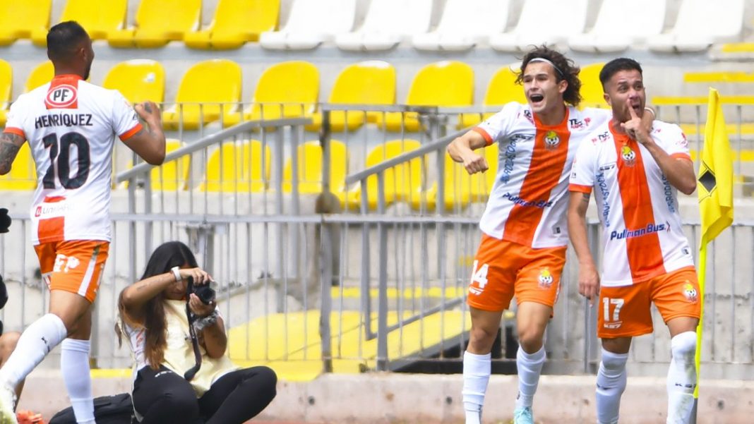 Equipo de COBRESAL celebrando