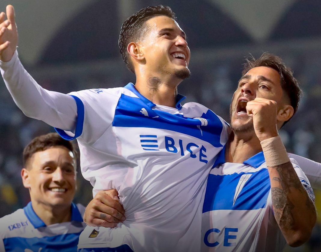Jugadores del la UC celebrando