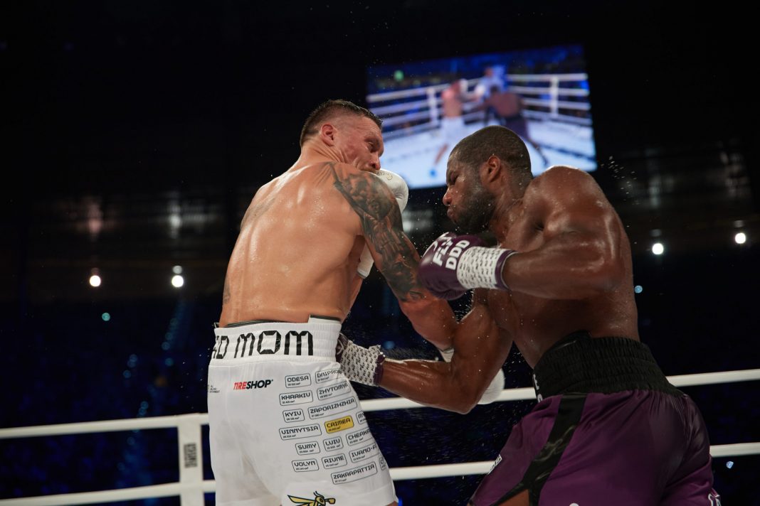 Oleksandr Usyk and Daniel Dubois in their August 2023 fight.