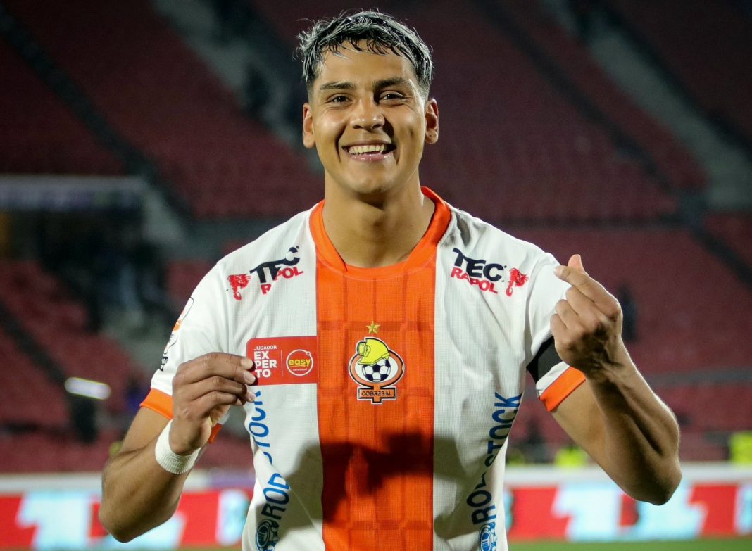 jugador de Cobresal celebrando