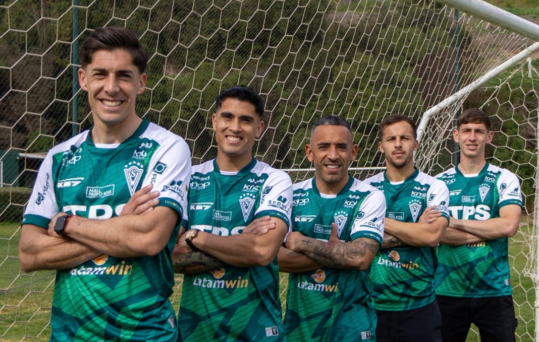Presentación del uniforme de Santiago Wanderers
