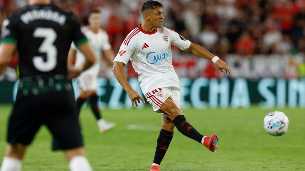 Alexis en su debut con el Sevilla