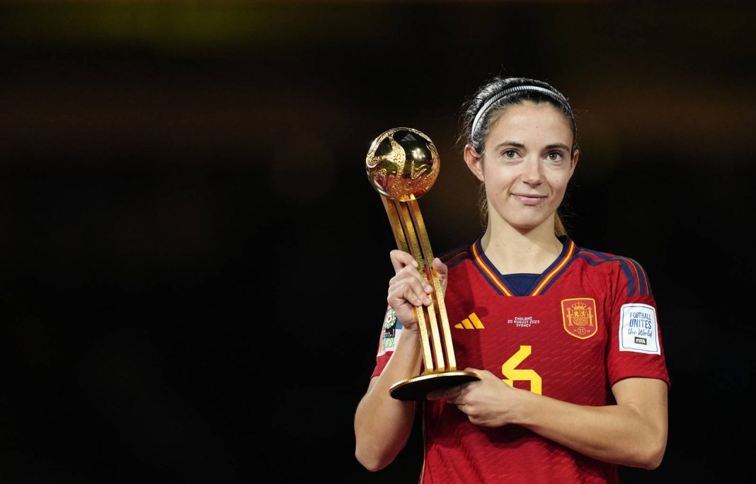 Aitana Bonmati with a prize