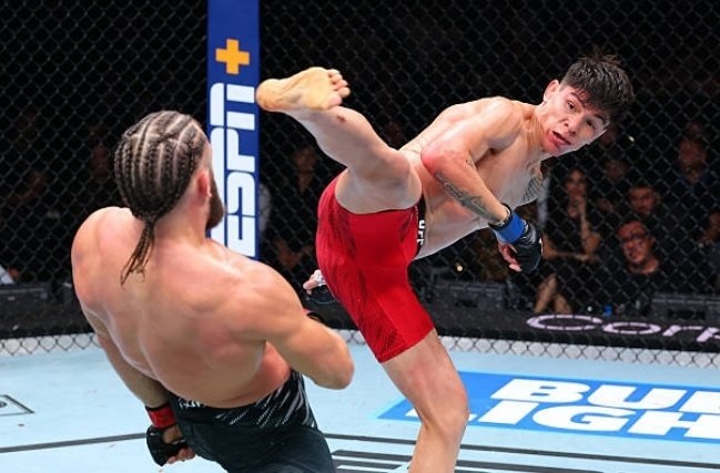 Ignacio Bahamondes contra Rafael Fiziev.