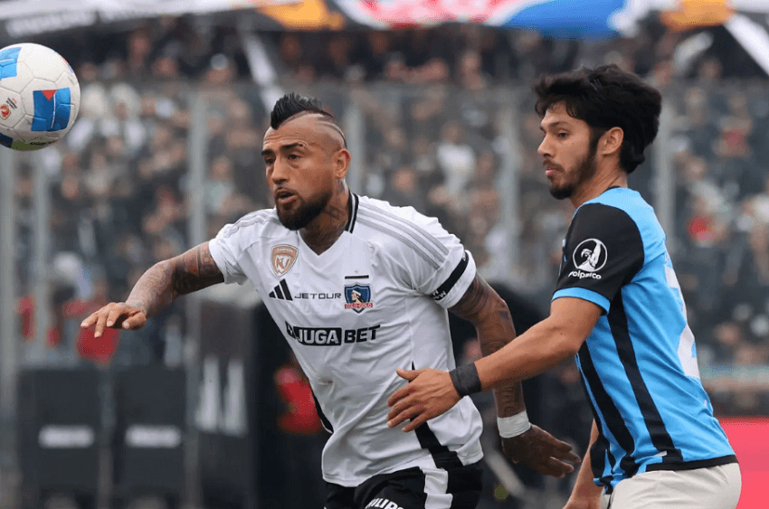 Vidal jugando con Colo Colo