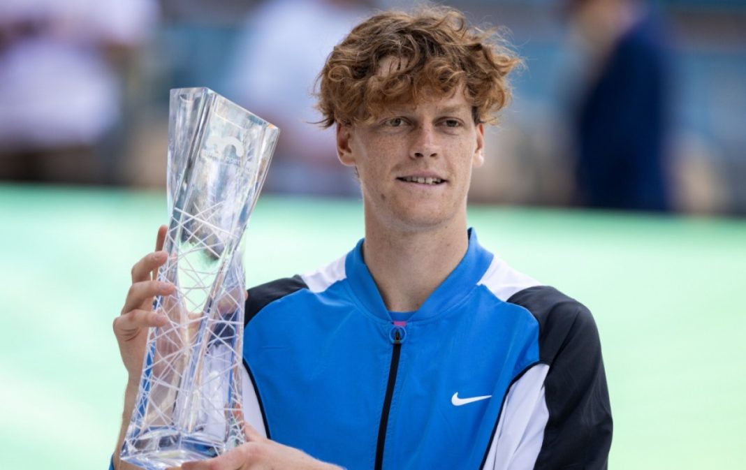 Sinner levantando el Miami Open en 2024