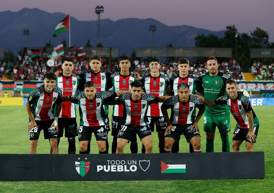 Foto del equipo de Palestino antes de un partido