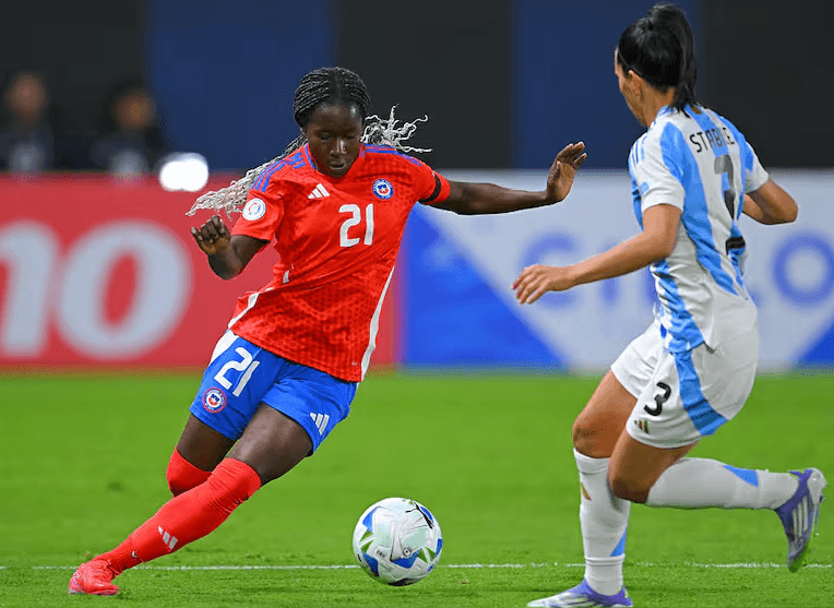 Mary Valencia en un partido