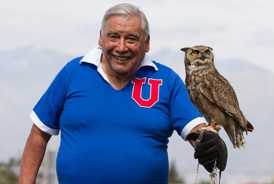 Carlos Campos con el uniforme de la U