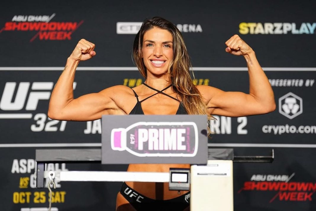 Mackenzie Dern en el pesaje.