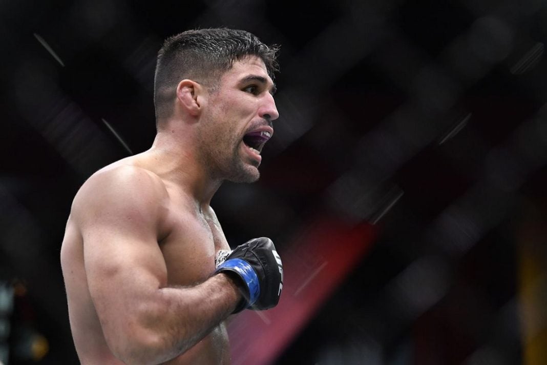 Vicente Luque después de someter a Kevin Gastelum.